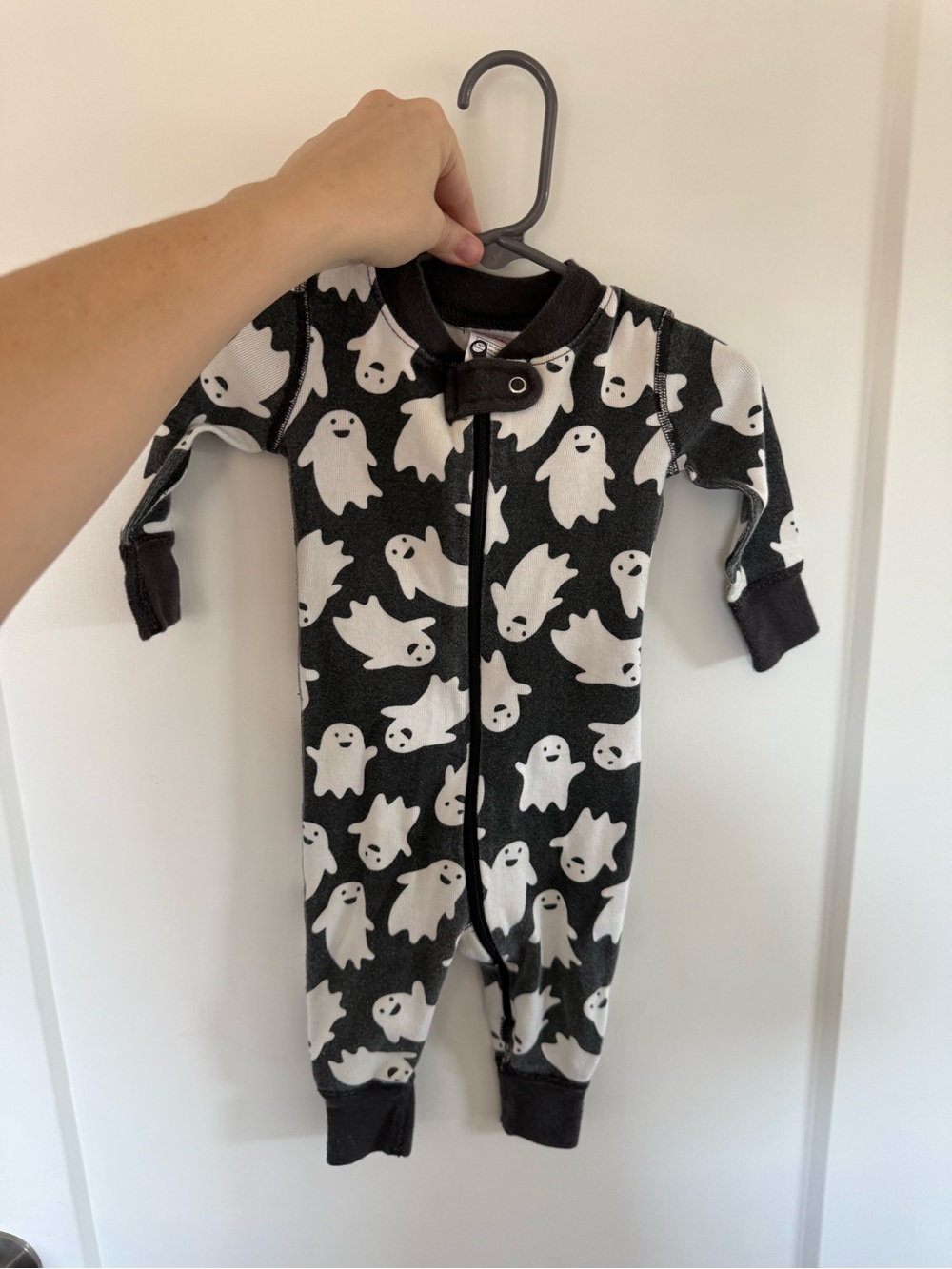 Hanna Andersson Black and White Ghost Print Footed One-Piece, (read desc)